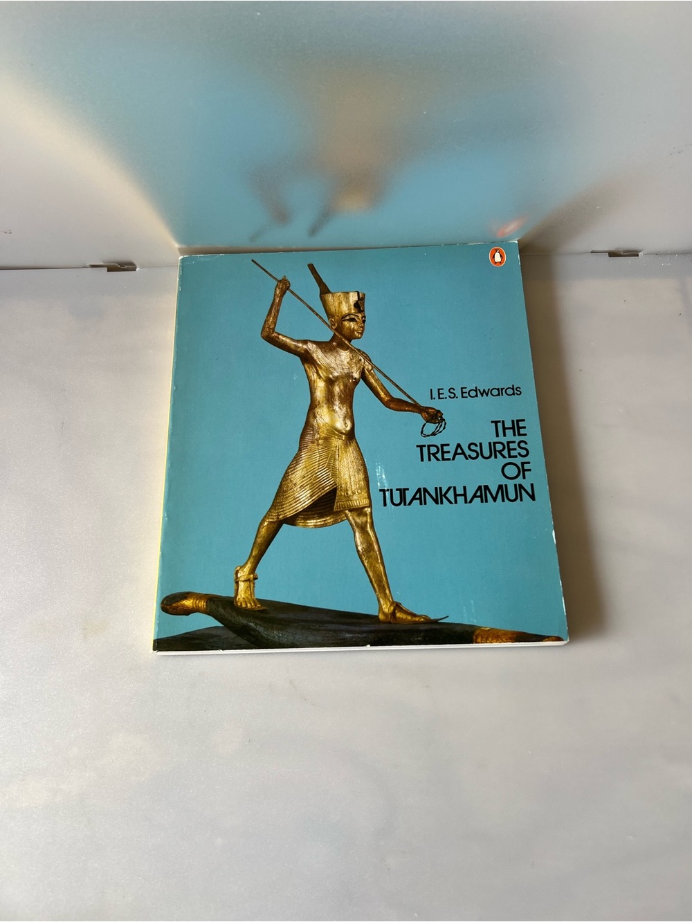 softcover book The Treasures of Tutankhamun